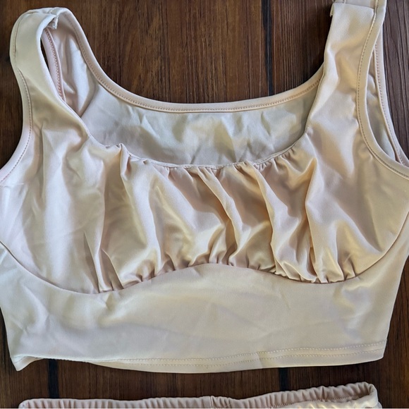 Luxurious Cream Ruffle Lounge Set - Picture 5 of 7